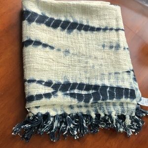 Throw. Blue and Cream Throw. 100% woven cotton. NEW. Unique.